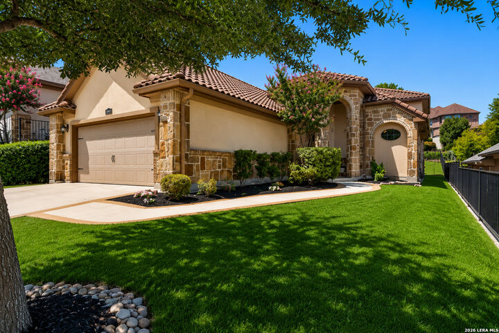 Property Photo:  18907 Alpine Run  TX 78255 