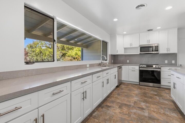 Property Photo:  1445 Highland View Court  CA 94024 