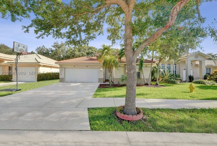 Property Photo:  14003 N Cypress Cove Cir  FL 33325 