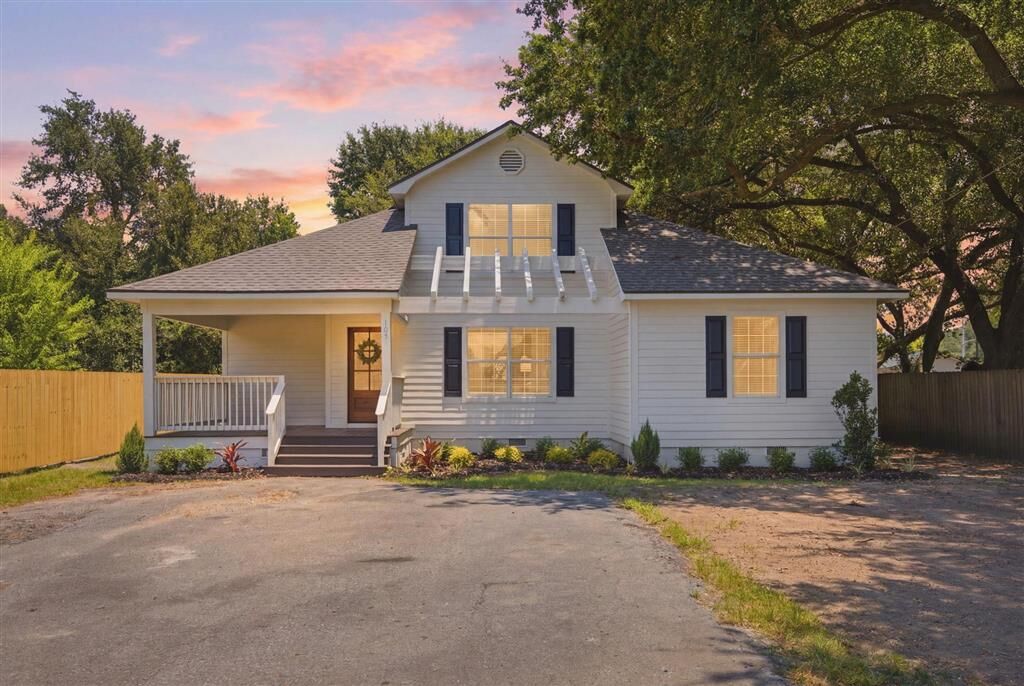 Property Photo:  105 S Storer Street S  LA 70647 