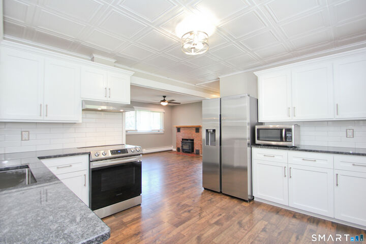 Property Photo: 5-R Broad Hill Road CT 06090
