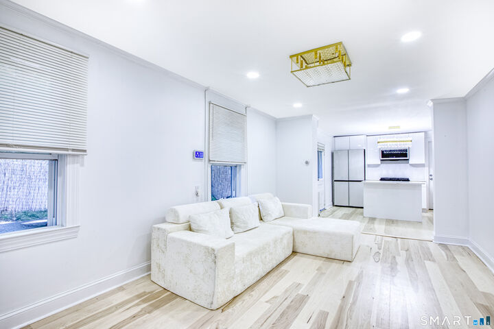 Property Photo:  115 Wilton Road 1 (Front 1st Floor)  CT 06880 