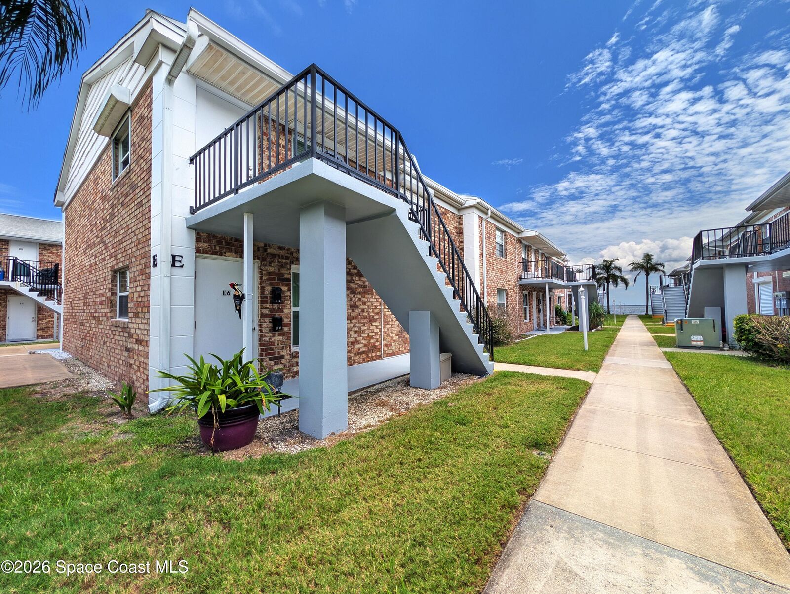 Property Photo:  190 E Olmstead Drive  FL 32780 