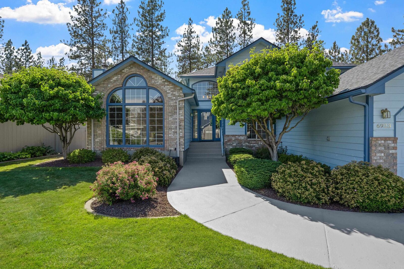 Property Photo:  6923 N Douglass St  WA 99208 
