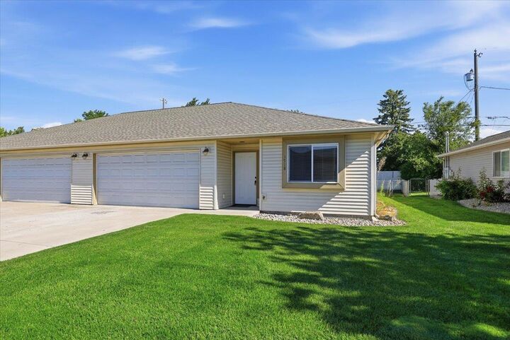 Property Photo: 1704 N Bessie Ln 1706 WA 99212