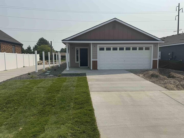 Property Photo: 1009 S Century Rd WA 99037
