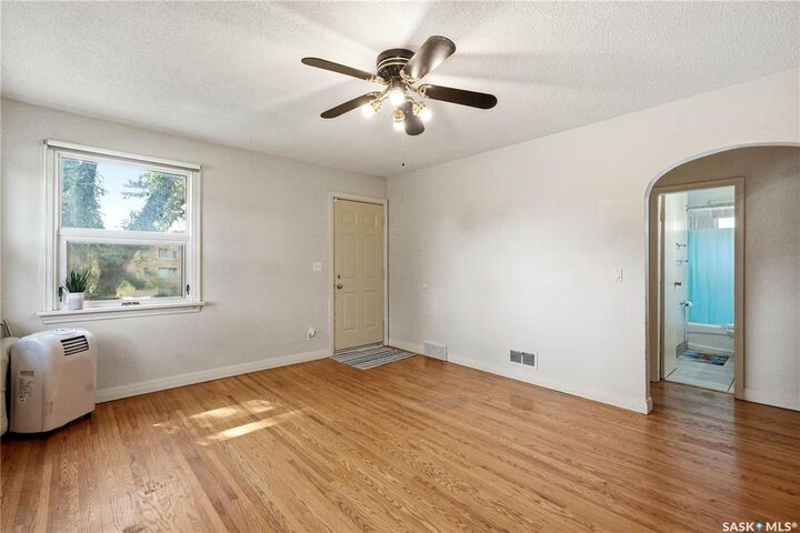 Property Photo: 806 L Avenue N SK S7L 2R4