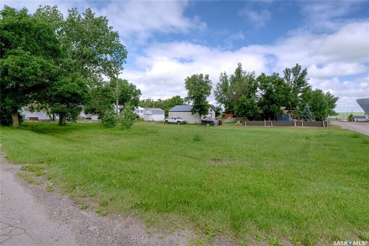 Property Photo:  132 1st Street W  SK S0H 2K0 