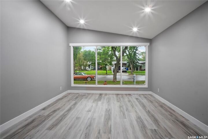 Property Photo: 2905 Grant Road SK S4S 5G3