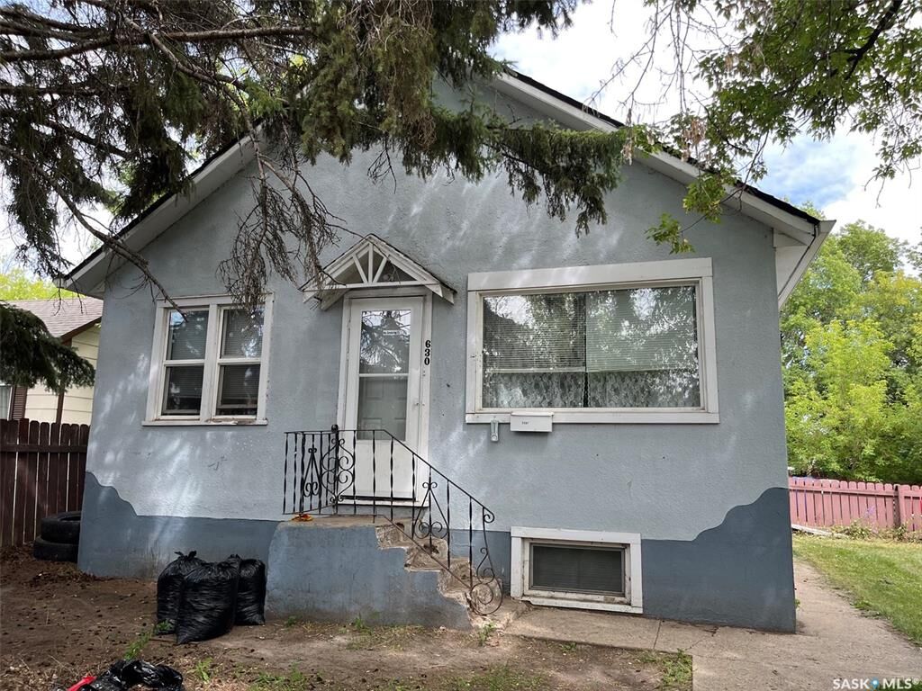 Property Photo: 630 5th Avenue E SK S6V 2H5