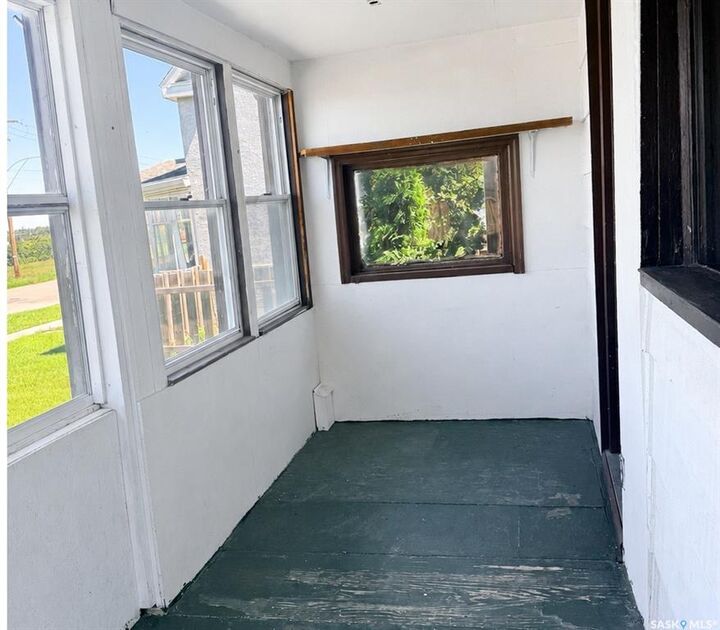 Property Photo:  119 Home Street W  SK S6H 4X3 