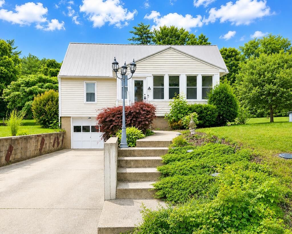 Property Photo: 164 Burnett Extension OH 45631