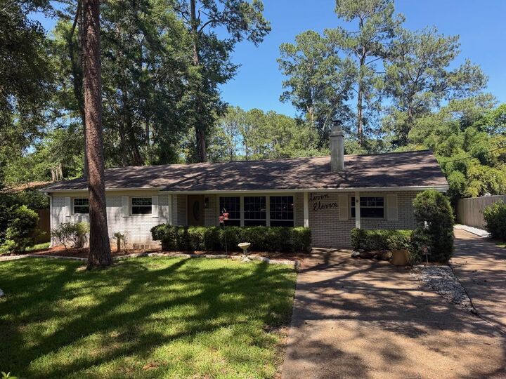 Property Photo:  1111 Pinecrest Drive  FL 32301 