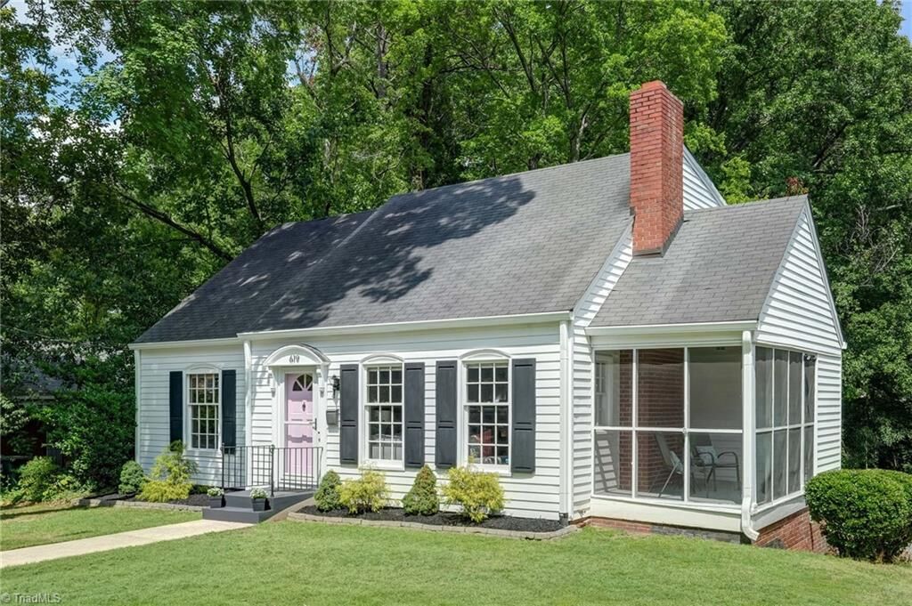 Property Photo:  619 Scott Avenue  NC 27403 