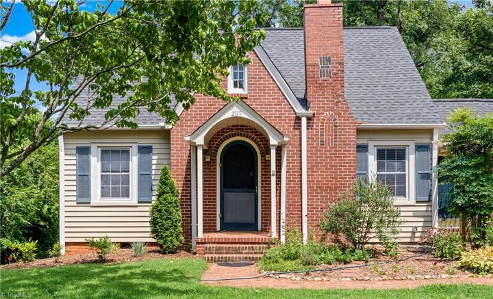 Property Photo: 2117 N Peace Haven Road NC 27106