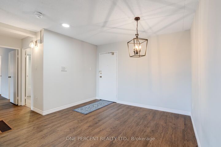 Property Photo: 15390 Yonge Street 406 ON L4G 1N8