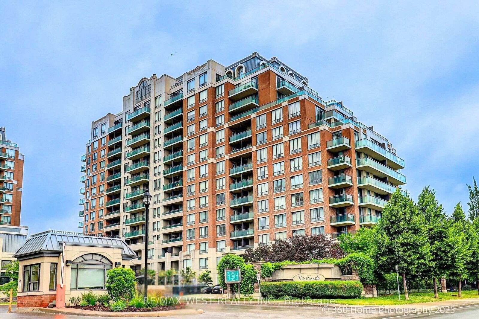 Property Photo:  350 Red Maple Road 814  ON L4C 0T5 