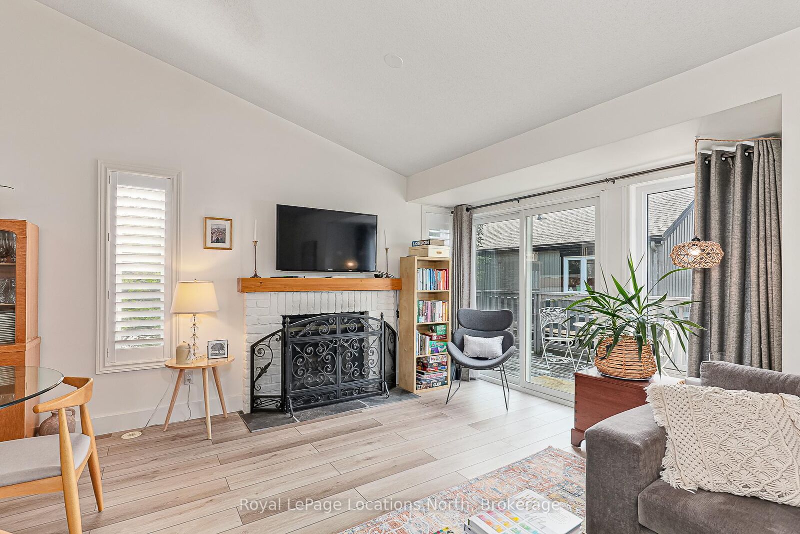 Property Photo:  5 Harbour Street E 13  ON L9Y 5C5 