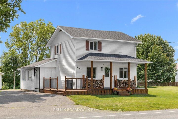Property Photo:  122 De L'Eglise Street S  ON K0B 1N0 