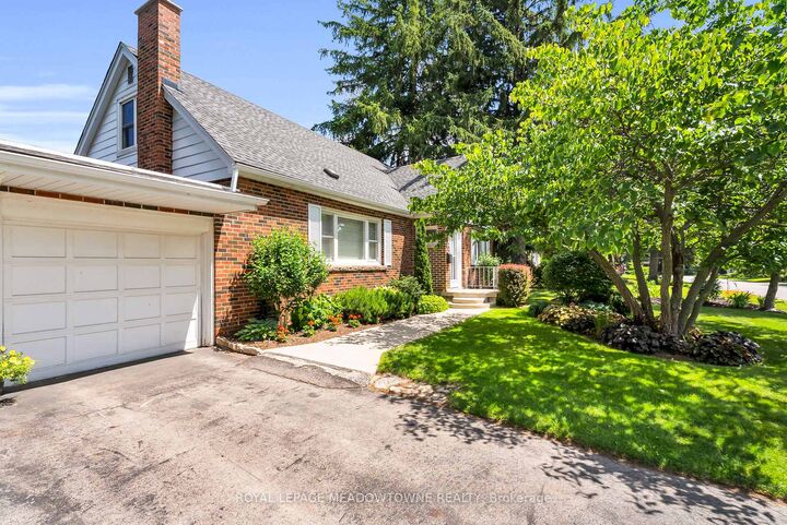 Property Photo: 33 Parker Avenue ON L9G 1A6