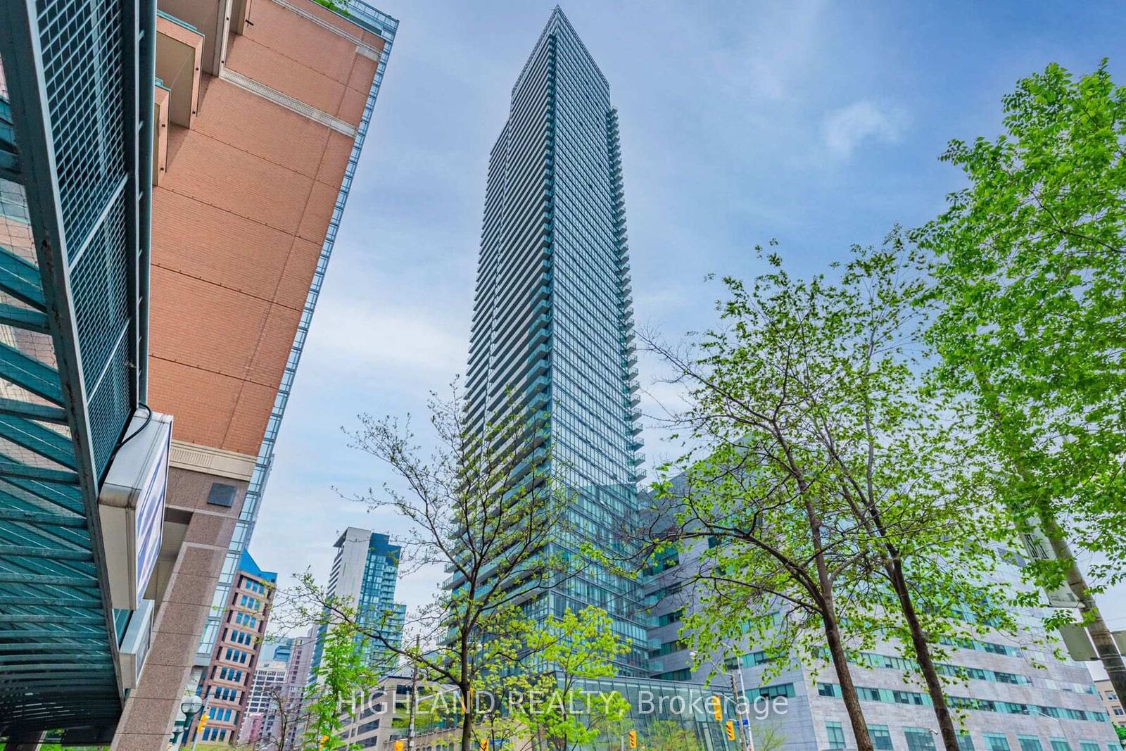 Property Photo:  832 Bay Street 2409  ON M5S 1Z6 