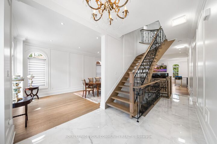 Property Photo: 42 Oatlands Crescent ON L4C 9P2