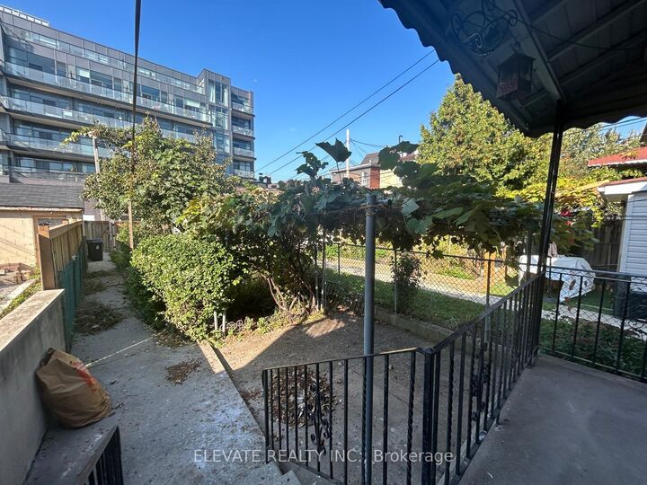 Property Photo:  78 Givins Street E 1  ON M6J 2X8 