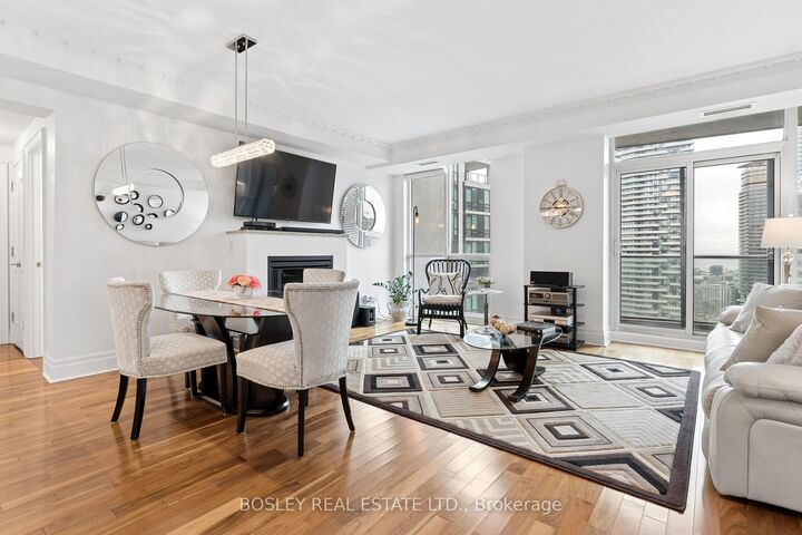 Property Photo: 16 Harbour Street 4501 ON M5J 2Z7