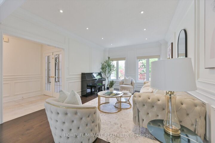 Property Photo: 2479 Rathlin Court ON L5K 2S4