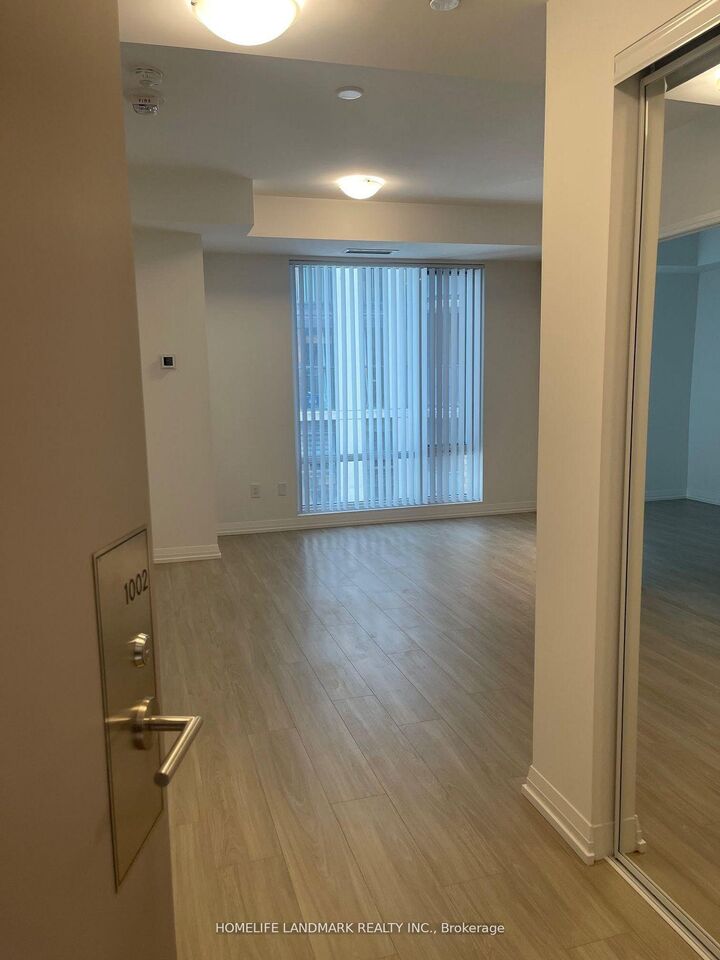 Property Photo:  8 Widmer Street 1002  ON M5V 0W6 