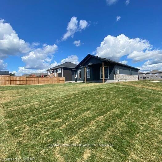 Property Photo:  52 Potter Drive  ON K0H 2H0 