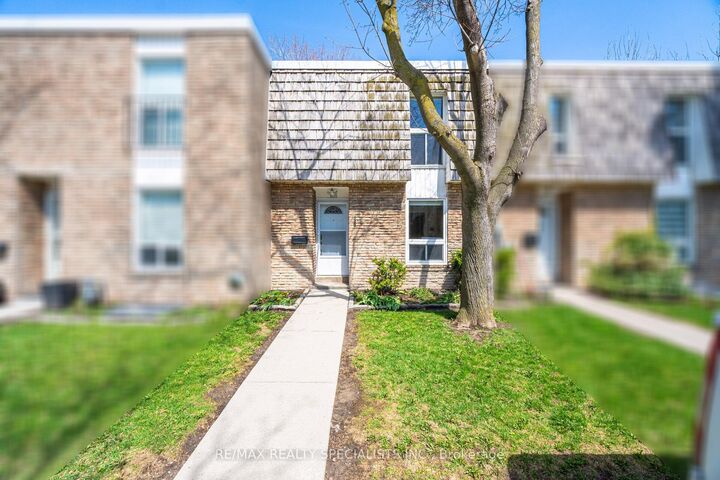 Property Photo: 701 Burnhamthorpe Road 106 ON M9C 2Z6