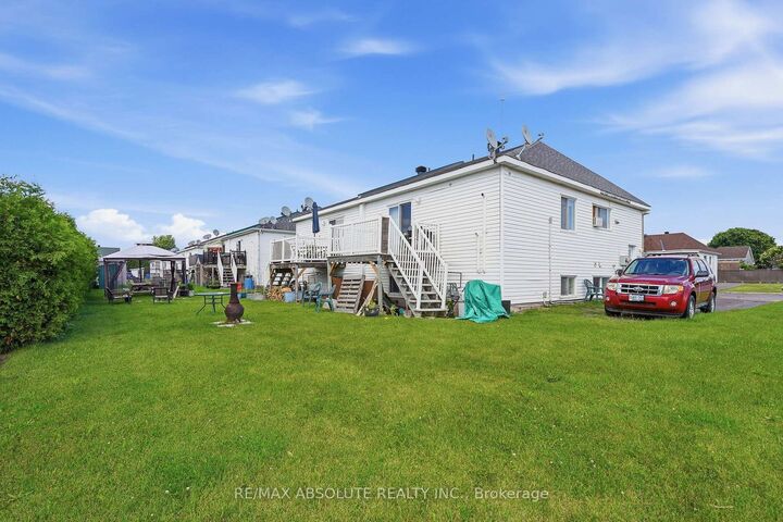 Property Photo: 550-552 Mario Street ON K6A 3V3