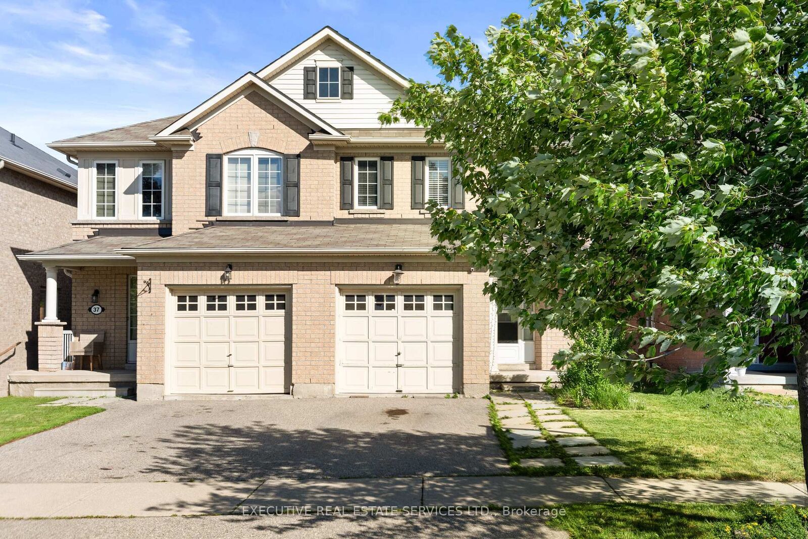 Property Photo: 39 Kintyre Street ON L6Z 0E5