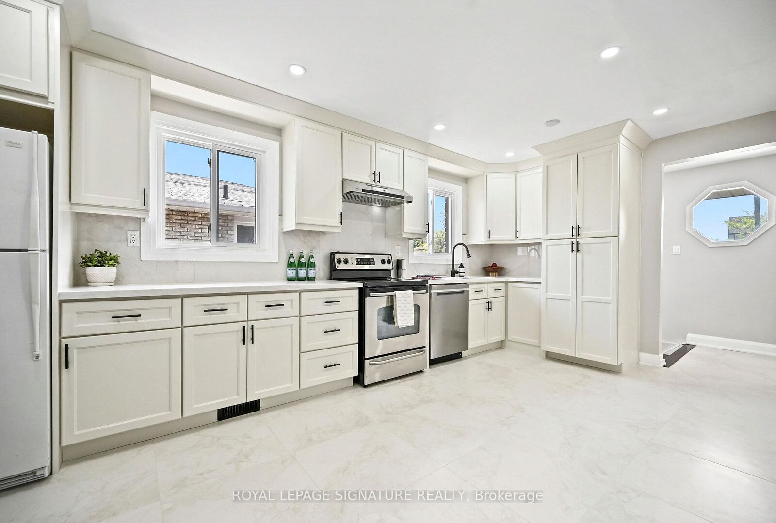 Property Photo:  23 Abell Drive  ON L5V 2W1 