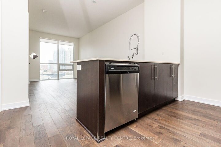 Property Photo: 510 Curran Place 607 ON L5B 0J8