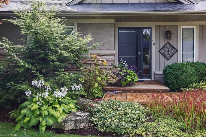 Property Photo:  16 Spring Garden Boulevard  ON L2N 3P6 