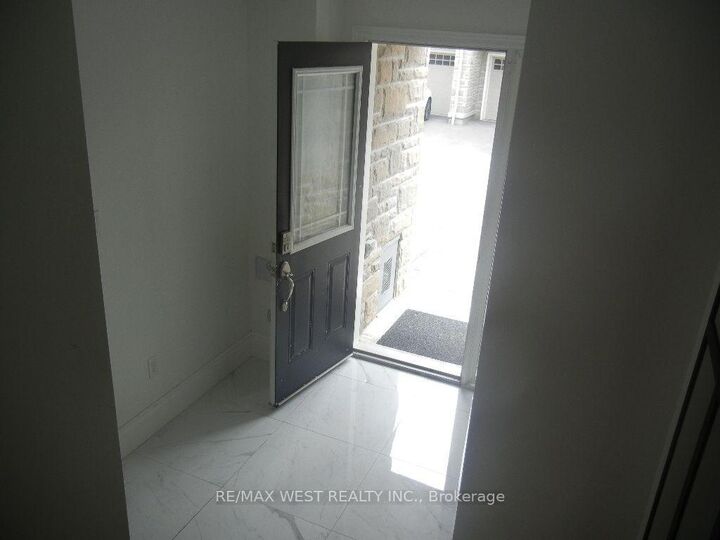 Property Photo:  12 Waterstone Way  ON L1N 0M3 