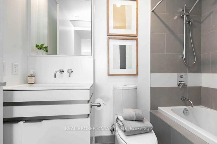 Property Photo:  197 Yonge Street 1608  ON M5B 0C1 