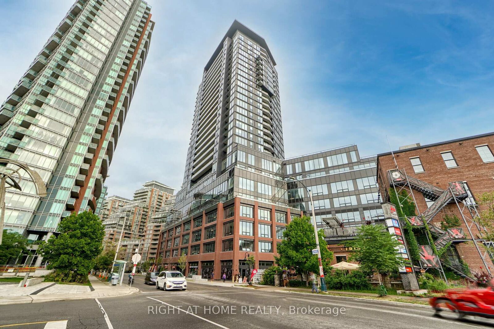 Property Photo: 135 East Liberty Street 1309 ON M6K 0G7