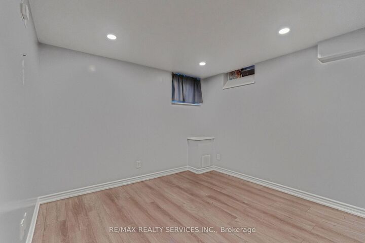 Property Photo:  28 Manzanita Crescent Bsmt  ON L7A 0C4 