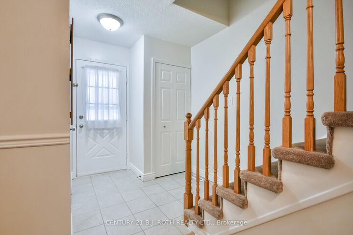 Property Photo: 165 Kozlov Street 43 ON L4N 7M7