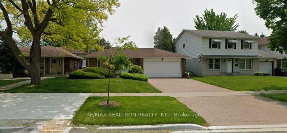 Property Photo:  831 Huntingwood Drive  ON M1T 2L8 