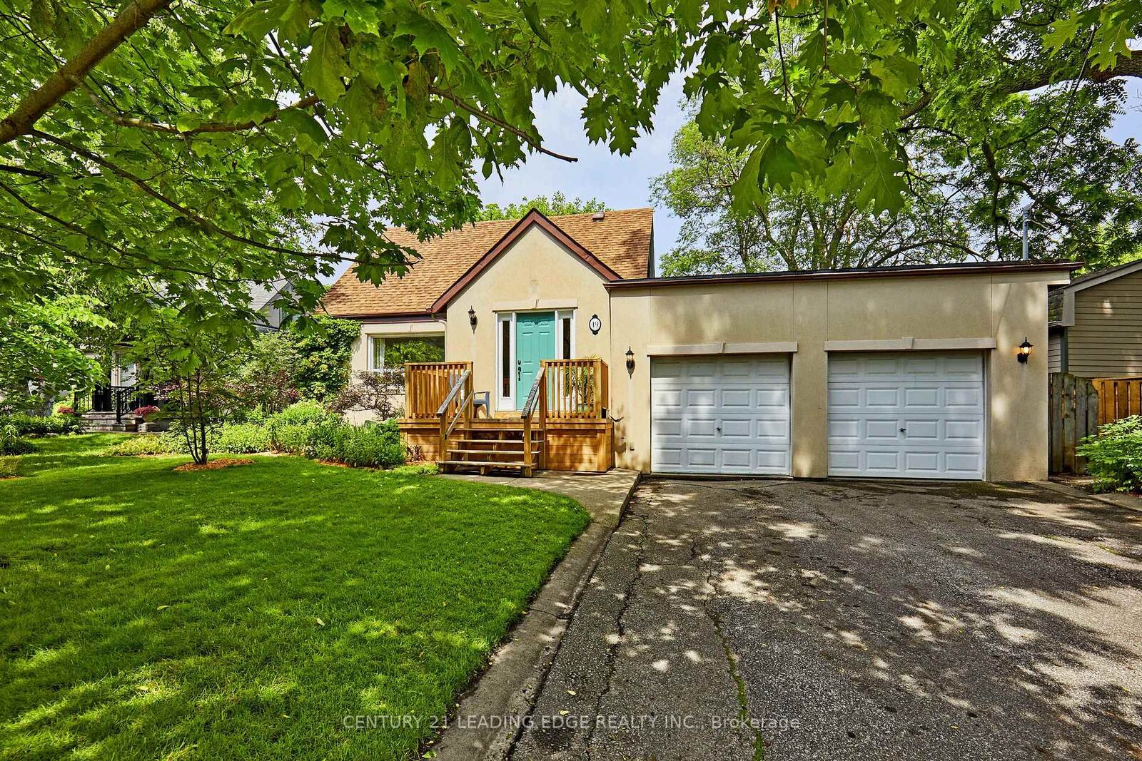 Property Photo:  19 Scarboro Crescent  ON M1M 2J3 