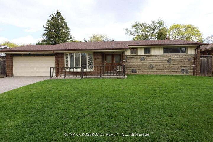 Property Photo:  83 Pegasus Trail  ON M1G 3N8 