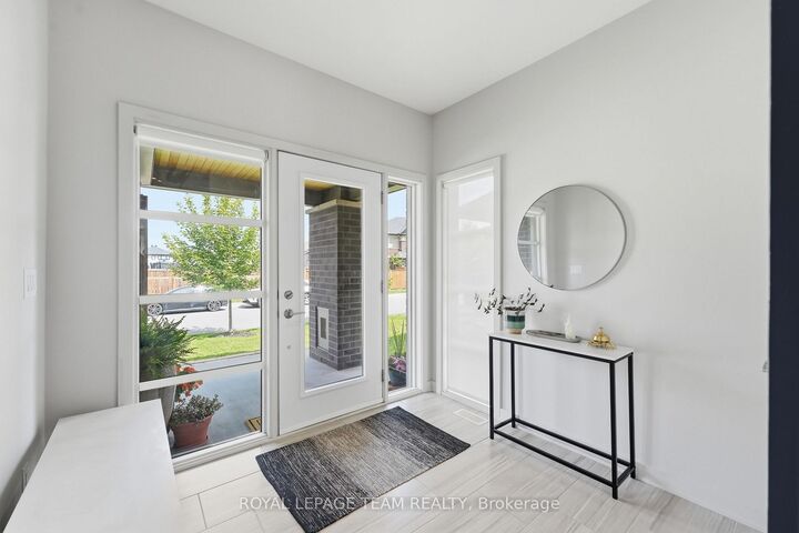 Property Photo:  862 Quartet Avenue  ON K1X 0C7 