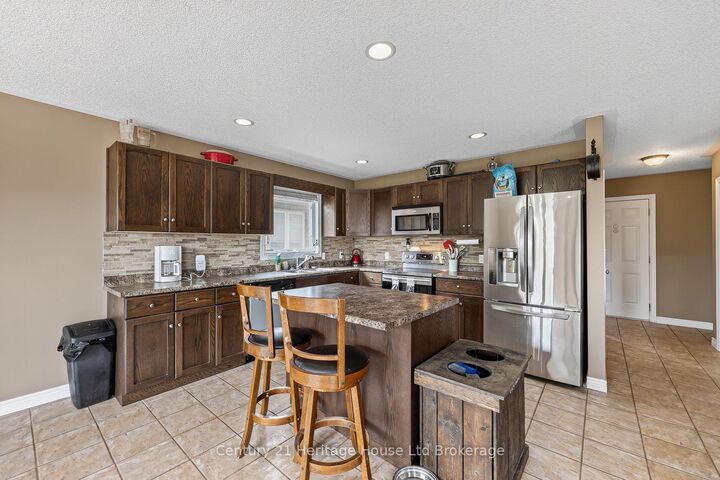 Property Photo:  644 Hummingbird Crescent  ON N4T 0B3 