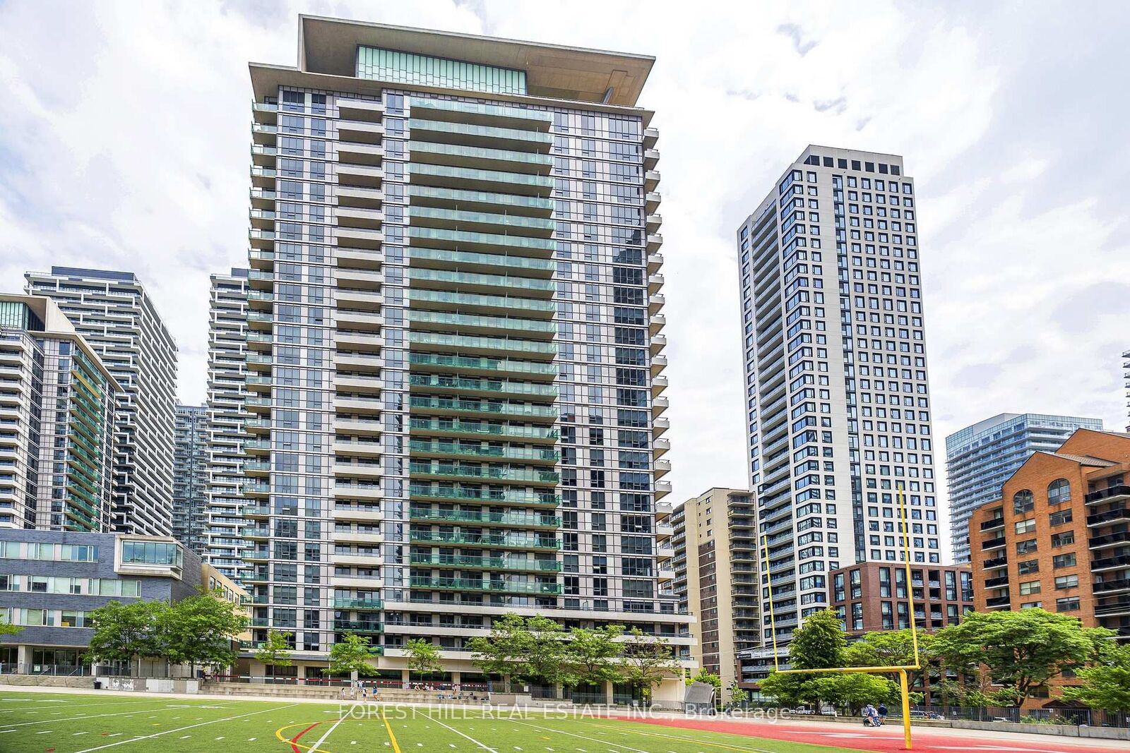 Property Photo:  70 Roehampton Avenue 1821  ON M4P 1R2 