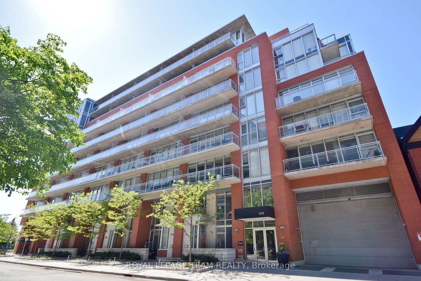 Property Photo: 349 McLeod Street 523 ON K2P 0S1