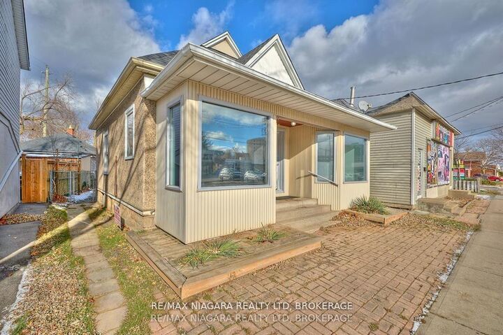 105A Welland Avenue — photo 1